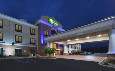 Holiday Inn Express Hotel & Suites Niles, an IHG Hotel