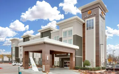 La Quinta Inn & Suites by Wyndham Dallas Love Field