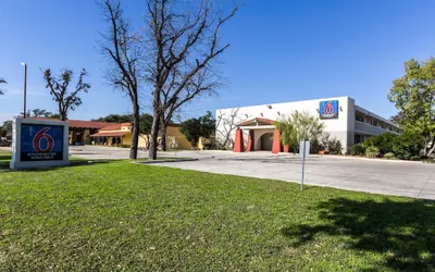 Motel 6 Uvalde, TX