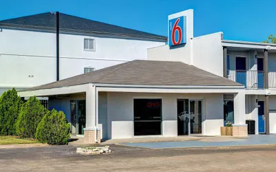 Motel 6 Sulphur Springs, TX