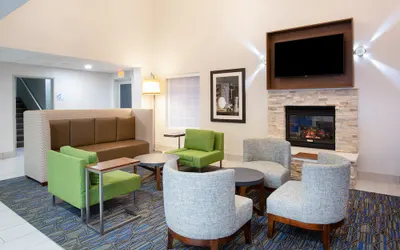 Holiday Inn Express & Suites Lincoln City, an IHG Hotel