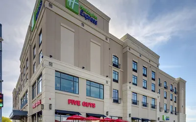 Holiday Inn Express & Suites Kansas City KU Medical Center, an IHG Hotel