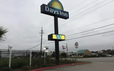 Days Inn by Wyndham Baytown East