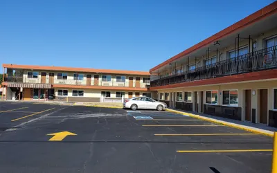 Econo Lodge Inn & Suites