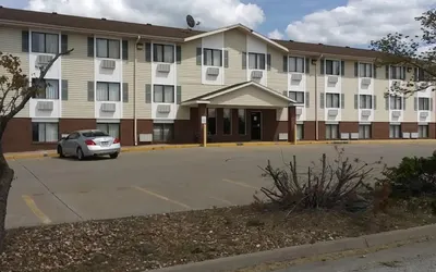 Amerihost Inn & Suites Kingdom City