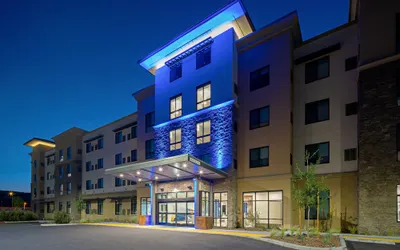 Holiday Inn Express & Suites Valencia - Santa Clarita by IHG