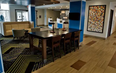 Holiday Inn Express & Suites Dayton North - Vandalia, an IHG Hotel