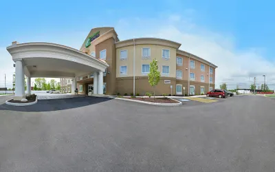 Holiday Inn Express & Suites Utica, an IHG Hotel