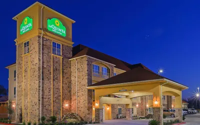 La Quinta Inn & Suites by Wyndham Floresville