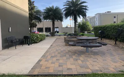 La Quinta Inn & Suites by Wyndham Gonzales LA