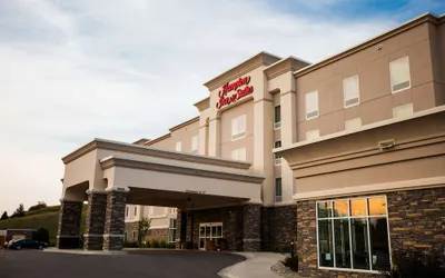 Hampton Inn & Suites Minot Airport