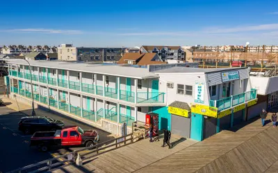 Boardwalk Sand & Surf Inn Oceanfront