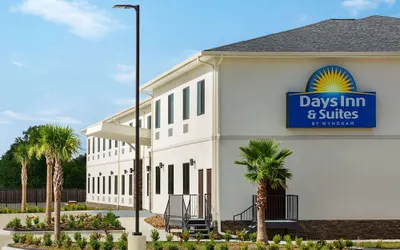 Days Inn & Suites by Wyndham Greater Tomball