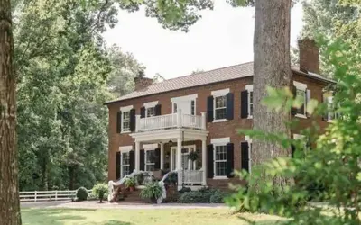 Historic Boyd Harvey House and Grounds 2 Bedroom Home by RedAwning