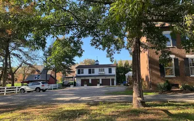 Five-star Historic Boyd Harvey Carriage House 2 Bedroom Home by RedAwning