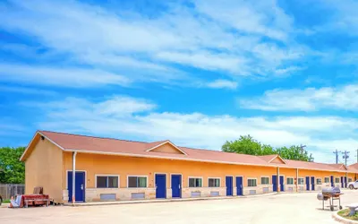 Atria Extended Stays By OYO, Jourdanton, TX