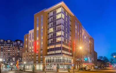 Hampton Inn & Suites Madison / Downtown