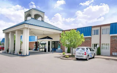 Norwood Inn & Suites La Crosse