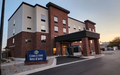 Cobblestone Hotel & Suites - De Pere/Green Bay