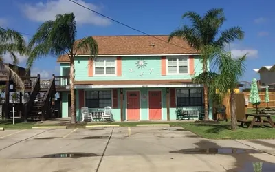 Candlelight Cottages by the Beach