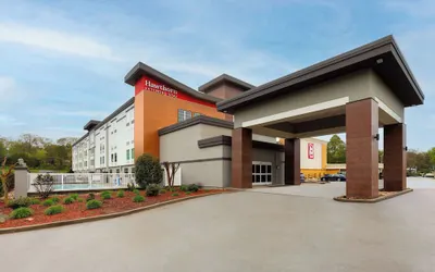 La Quinta Inn & Suites by Wyndham Knoxville Papermill