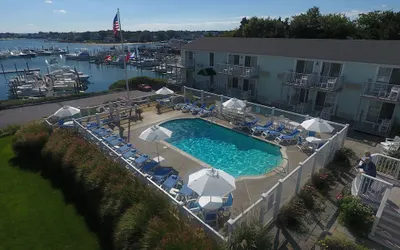 Anchor In Distinctive Waterfront Lodging