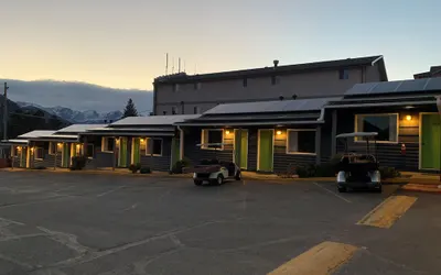 Coyote Mountain Lodge