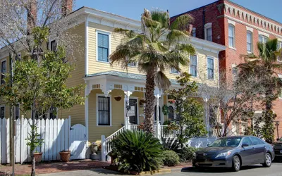 Green Palm Inn