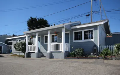 Ocean Echo Inn and Beach Cottages