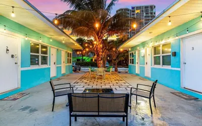 Hollywood Beach Walk, a Vacation Home in Miami