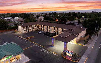 Quincy INN and Suites