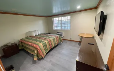Hilltop Motor Inn