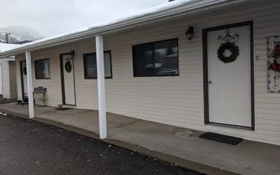 Bar H Motel