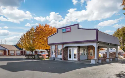 HomeTowne Studios by Red Roof Georgetown, KY