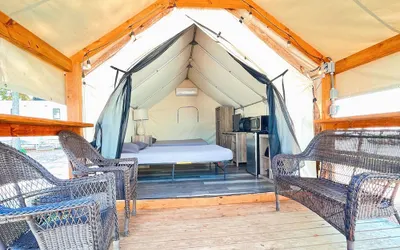 Son's Rio Cibolo - Glamping Cabin J