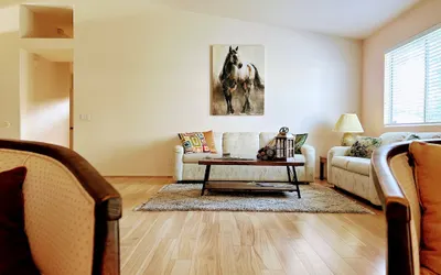 Private bedroom in Desert Western House near Wine Country