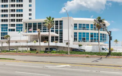 New Point Miami Beach Apartments
