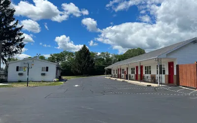 All Star Inn & Suites