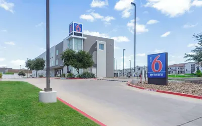 Motel 6 Laredo, TX - Airport