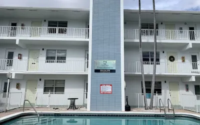 Bayview Regency Apartments By Lowkl