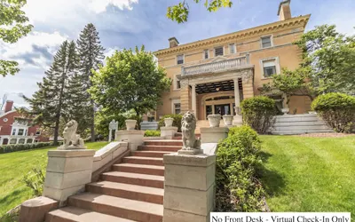 Historic Cotton Mansion Duluth Boutique Hotel