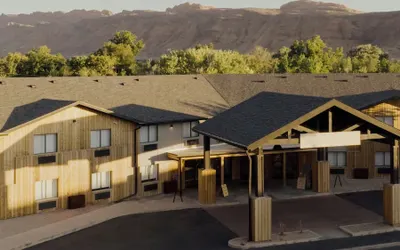 Slackline Moab, Outset Collection by Hilton