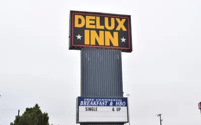 DELUX INN