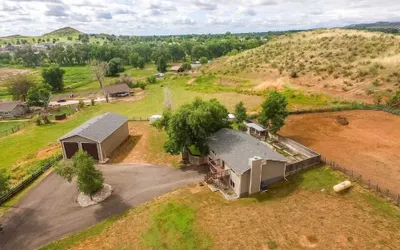 Hidden Valley Retreat Quiet Escape w/ Mtn Views!