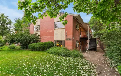 Lavender Suite Relaxed, Walkable Old Town Stay