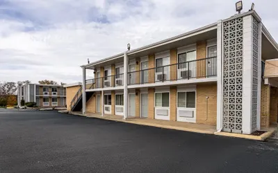 Super 8 by Wyndham Rockford South