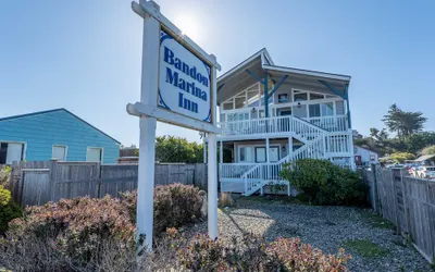 Bandon Marina Inn