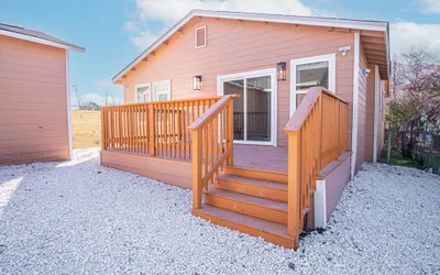 Adorable 4BR 2BA Close to Riverwalk and Downtown