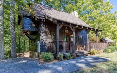 Er84 - Serenity Summit - Great Location. Close To All The Action! 1 Bedroom Cabin by RedAwning