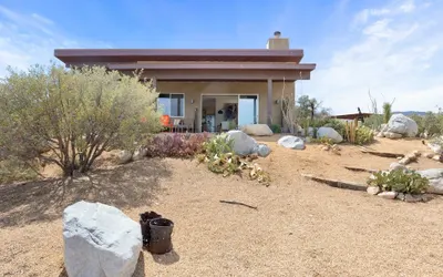 Jackalope Junction-pool, Hot Tub, Fire Pit, Bbq & Desert Views! 2 Bedroom Home by RedAwning